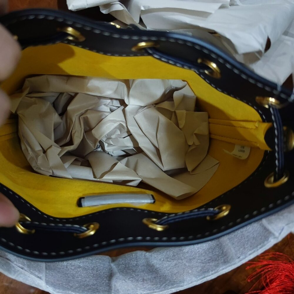 New Tory Burch Women's Navy T Monogram Mini Bucket Bag One Size - Picture 7 of 7